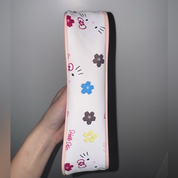 Hello Kitty Purse - Picture 4 of 4